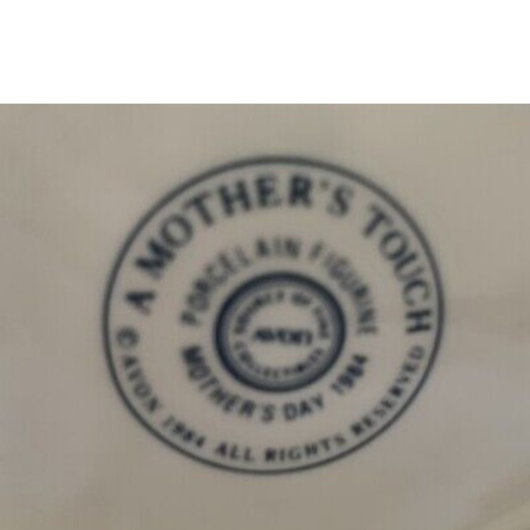 SOLD Vintage AVON “a Mothers Touch” Figurine - Picture 7 of 7